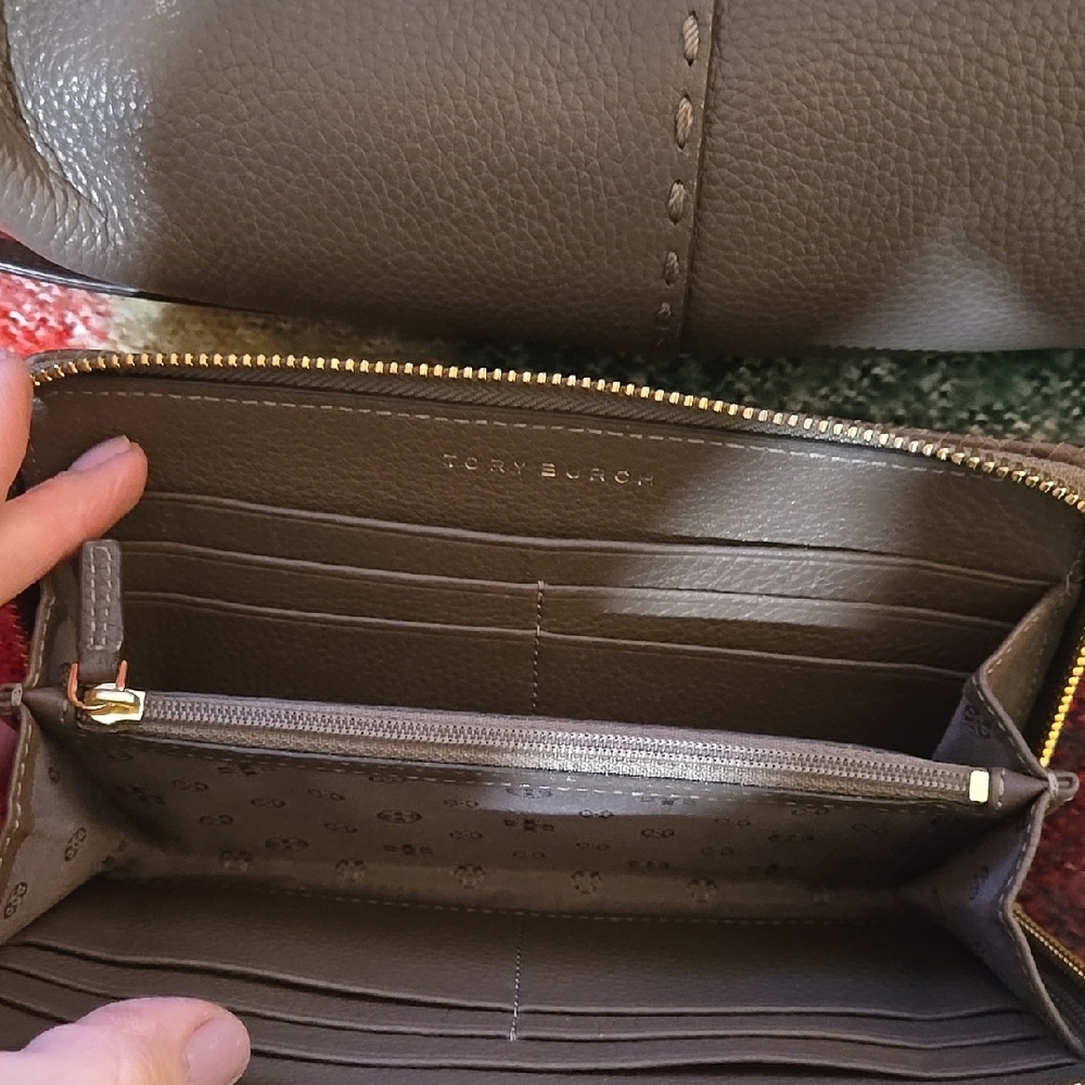 Tory Burch  Leather Tote and Wallet Set - Picture 4 of 6